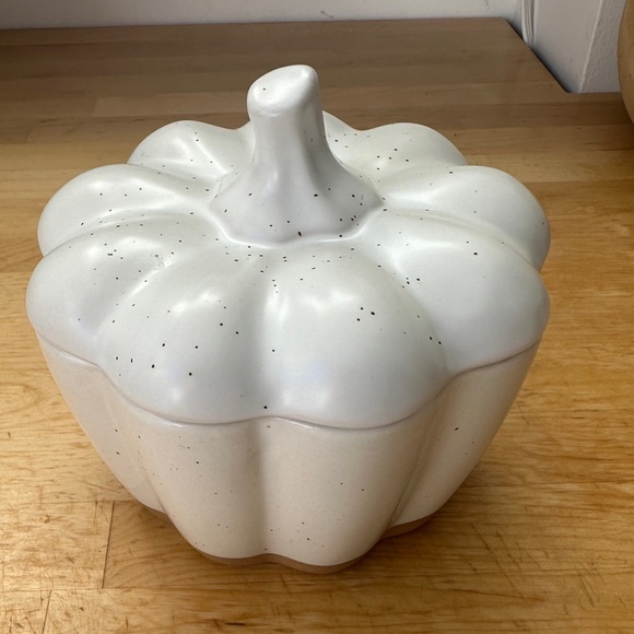 NWOT Cute Stoneware Pumpkin Crock! - Picture 2 of 9